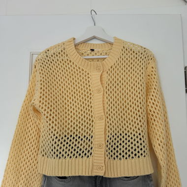 Strickjacke mit Lochmuster