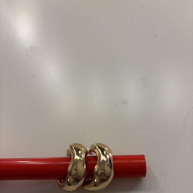 goldige Ohrringe