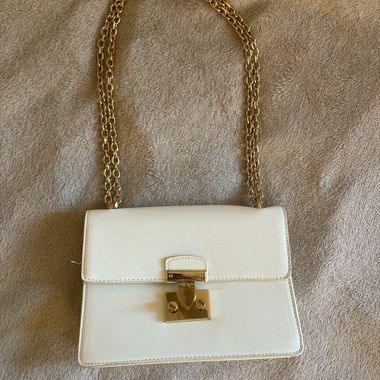 White chain bag with gold details