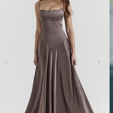 ANABELLA GRAUBRAUNES MAXIKLEID MIT SCHNÜRDETAILS