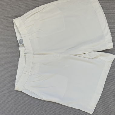 Short blanc élégant