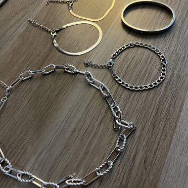 Jewellery set - necklace, 3 bracelets & fake bangle