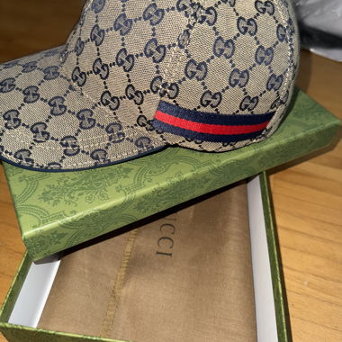 Vend casquette Gucci grise 