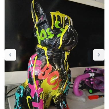 Statua di Cani Colorati