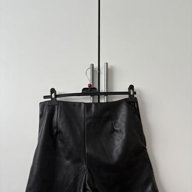 Shorts / Jupe en Cuir Taille Haute