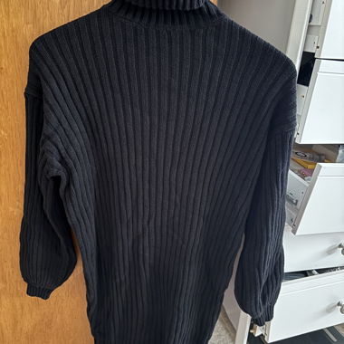 Pull col roulé noir