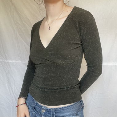 Top a maniche lunghe con glitter