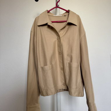 Giacca beige taglia XS con tasche applicate
