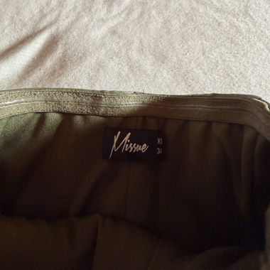 Trägerloses Kleid olivgrün