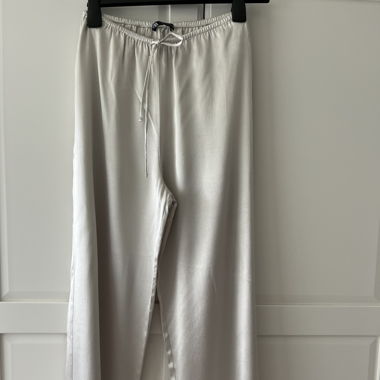 Satinhose mit elastischem Bund