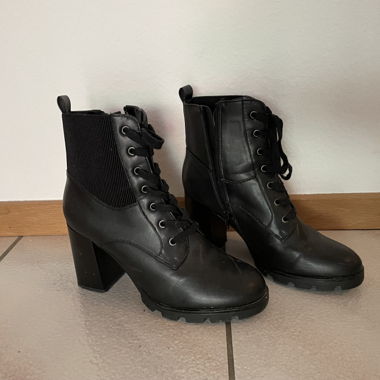 Bottines noires à lacets avec talon