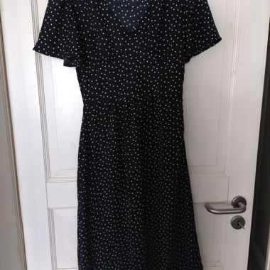 Leichtes Sommerkleid mit Tupfen aus Crêpe