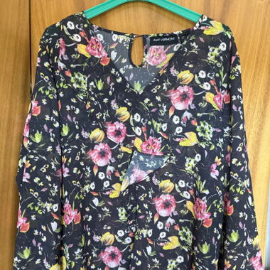 Schwarze transparente Bluse mit Blumen Muster