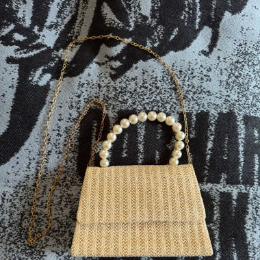 Tasche mit Perlen