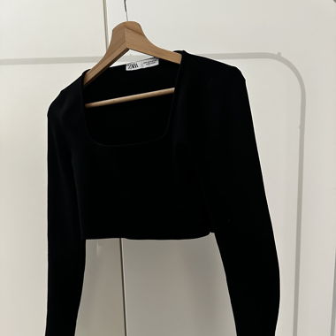 Crop top avec manche langue Zara