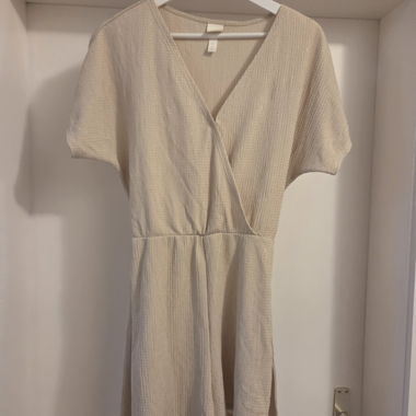Tuta beige da donna con cintura
