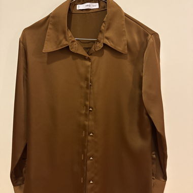 Blouse effet soie Mango couleur caramel