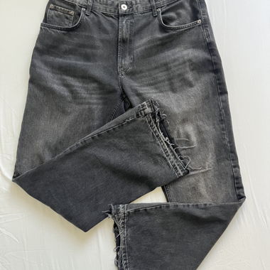 ZARA schwarze Jeans, gewaschene Optik, EUR 44