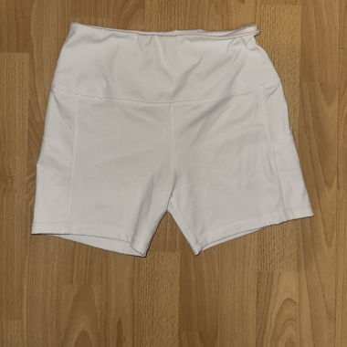 Weisse High-Waist Shorts