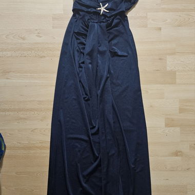 Robe longue maxi en satin noir