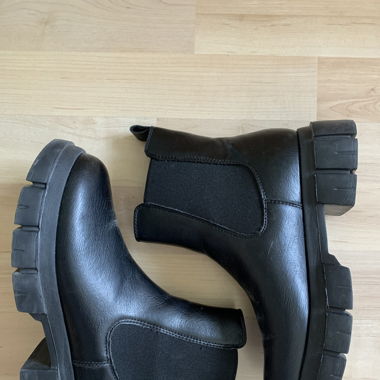Black plateau boots 🖤