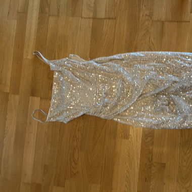 Midi kleid mit schlitz bis zu oberschenkel