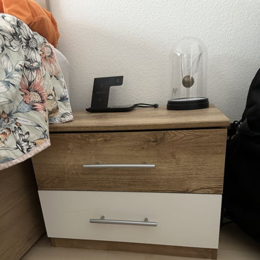 2 Nachttishe