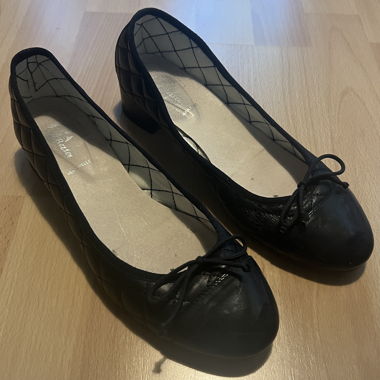 schwarze Ballerinas
