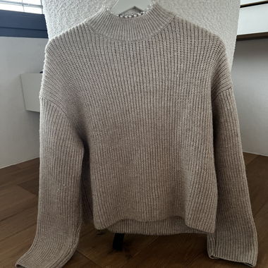 Pullover with pearls
