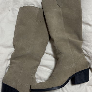 Beige suede boots