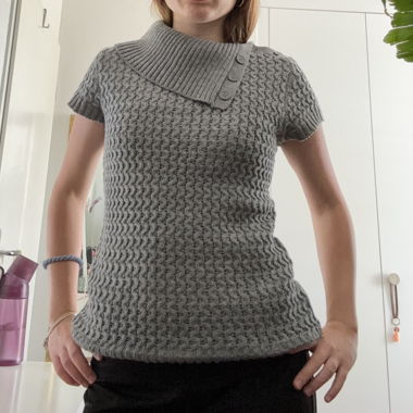 Maglia in maglia grigia con bottoni