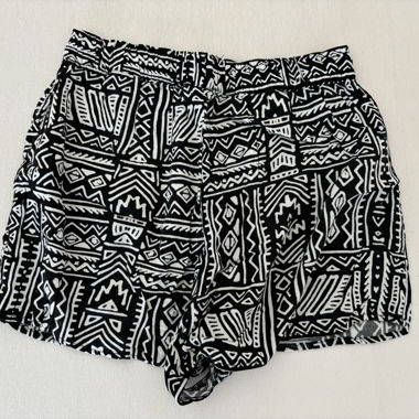 Schwarze Shorts mit Muster