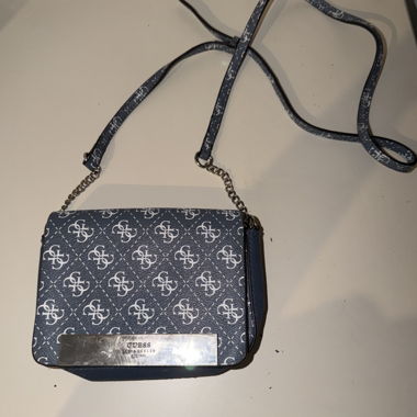 Borsa crossbody GUESS con monogramma