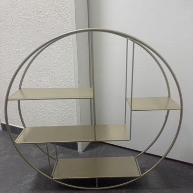Rundes Metallregal in Gold