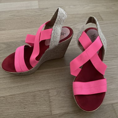 Sandali rosa con zeppa