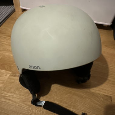 Ski helmet - anon