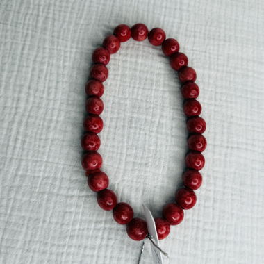 Kette mit roten Perlen