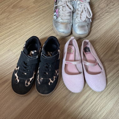 Lot de chaussures enfant