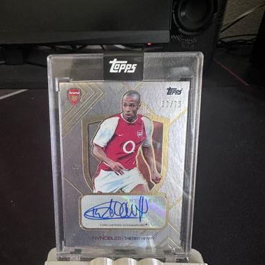 Topps invincible Thierry Henry 30/75