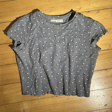 T-shirt gris avec fleurs