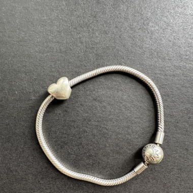 Bracelet Pandora avec charm
