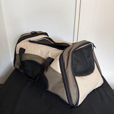Dog carrier bag