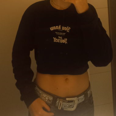 Croped Sweatshirt mit backprint (schwarz)