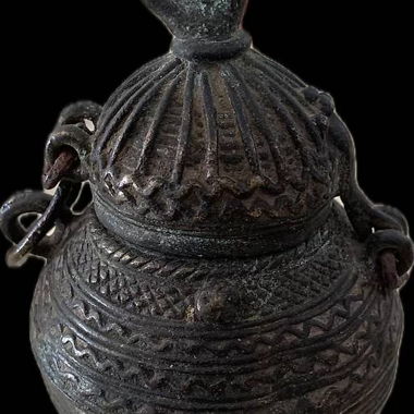 Antico contenitore in bronzo 2