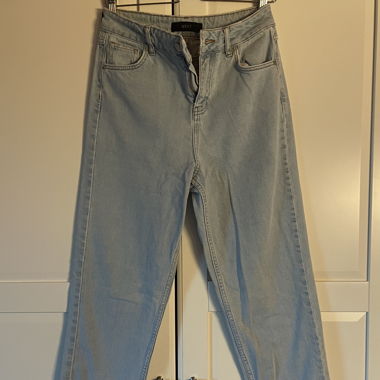 Hellblaue Jeans, loose fit WHY7 in Gr. 28/30