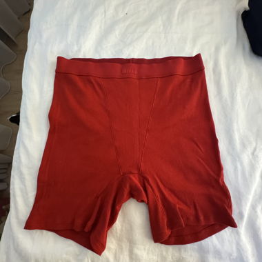 Shorts sans coutures Skims avec coutures rouges