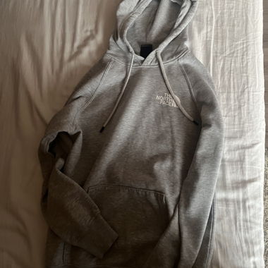 North Face pullover (like new)