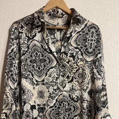 Gemusterte Bluse