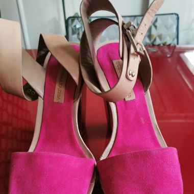 Sandales en daim BCBG MAXAZRIA