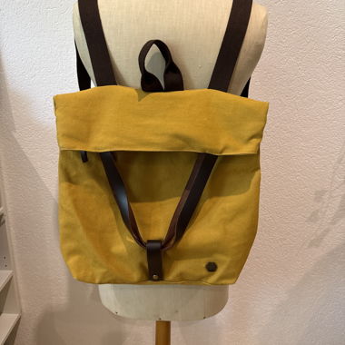 Sac à dos en toile jaune moutarde